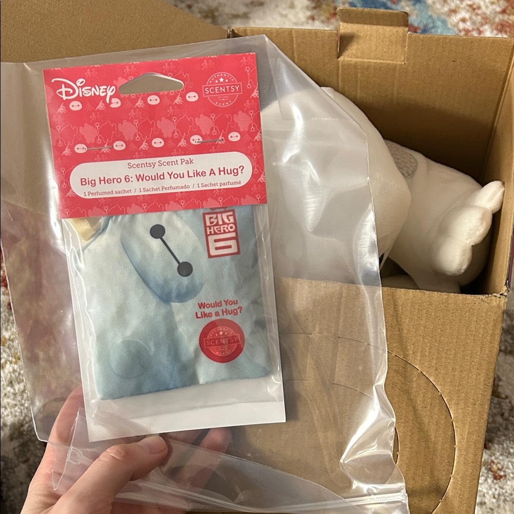 Scentsy Baymax Buddy in Red and White Box - Picture 4 of 4